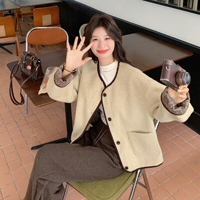 高级修身风仿羊羔毛短外套女撞色边纽扣加厚保暖年轻外套高级漂亮