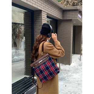 里洛家~韩里韩气的格纹背包双肩包休闲书包咖色美拉德配色手提包