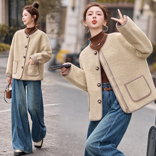 cleanfit羊羔毛短款外套女加厚卡其色纽扣毛呢外套冬季