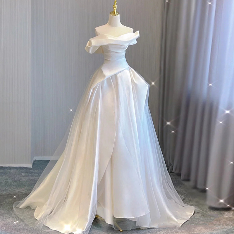 婚纱出租2025新款新娘礼服租赁简约出门一字肩大码缎面主纱轻纱借