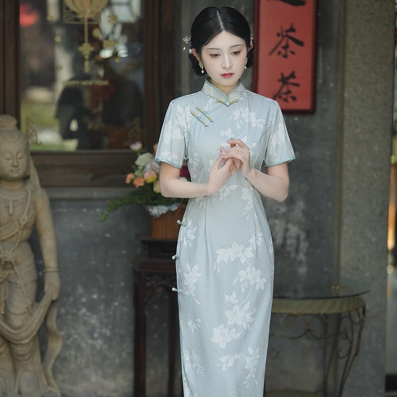 只此青绿旗袍新款2023气质名媛高端优雅现代女改良时尚年轻款日常