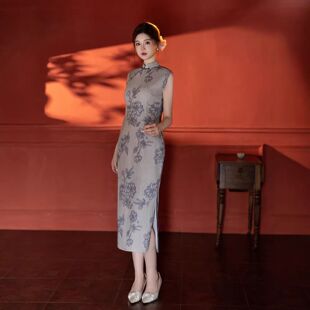 灰色尤姈旗袍2026春夏新款无袖改良新中式年轻版日常复古连衣裙女