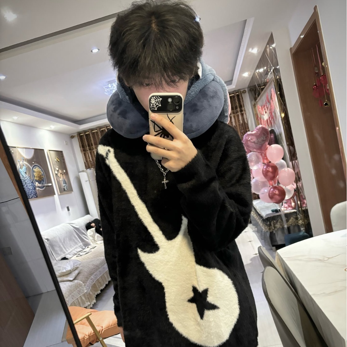 黑色