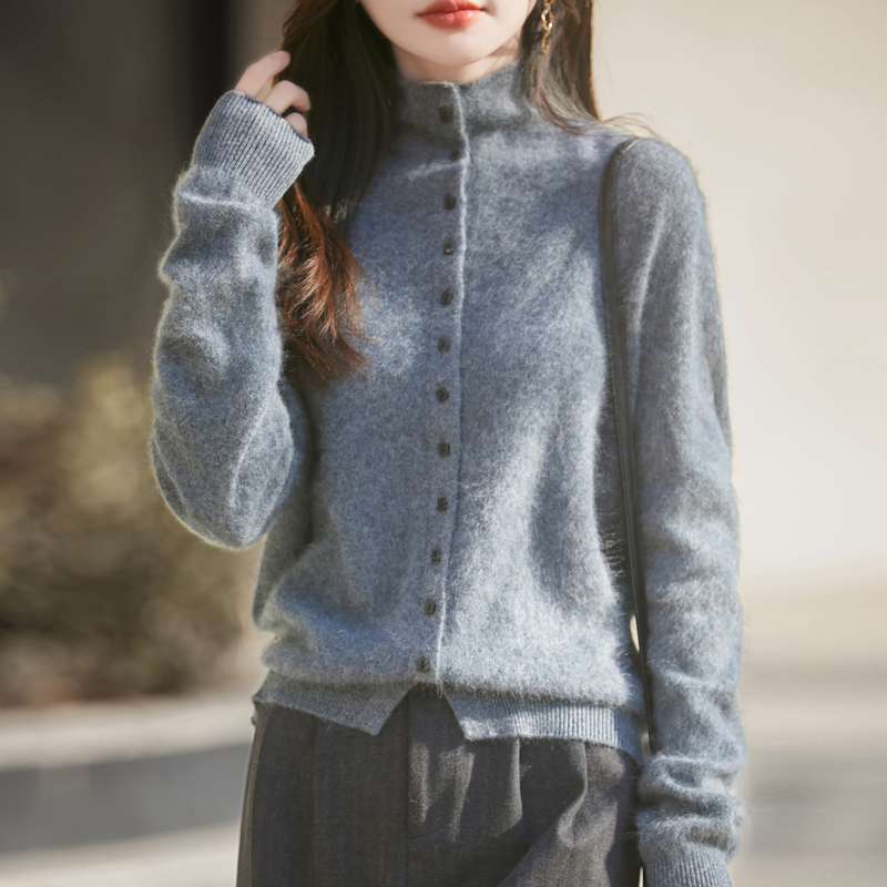 老钱风立领单排扣开衫毛衣