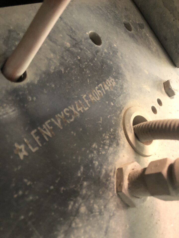 4月9日柳州市桂桂BX0673解放牌重型仓栅式货车网络拍卖公告