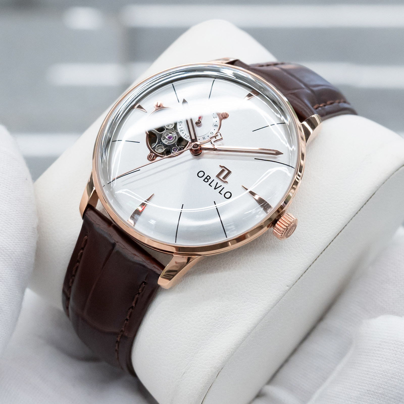 OBLVLO欧宝罗纤薄男士手表个性显示窗双按蝴蝶扣透底机械男表