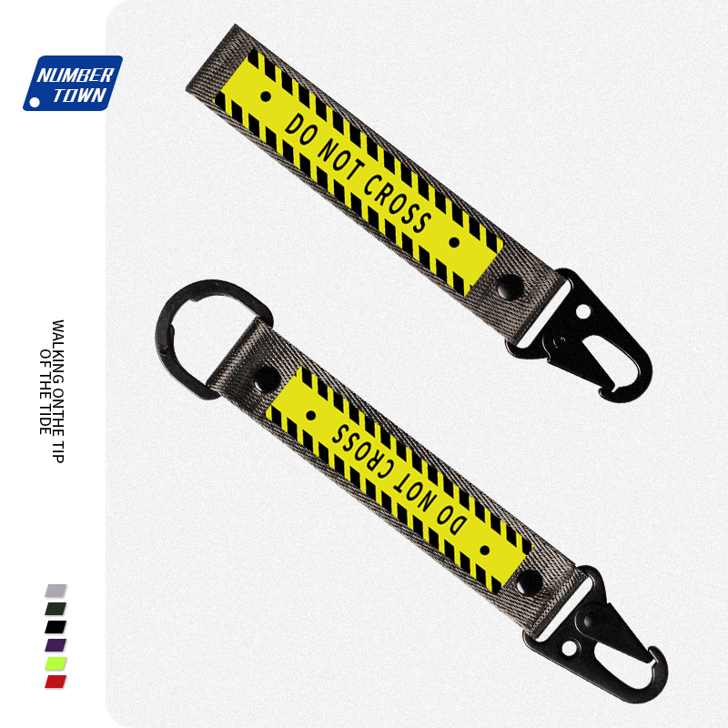 汽车钥匙扣潮牌英文摩托车钥匙扣挂绳个性汽车礼品书包鹰嘴扣销售