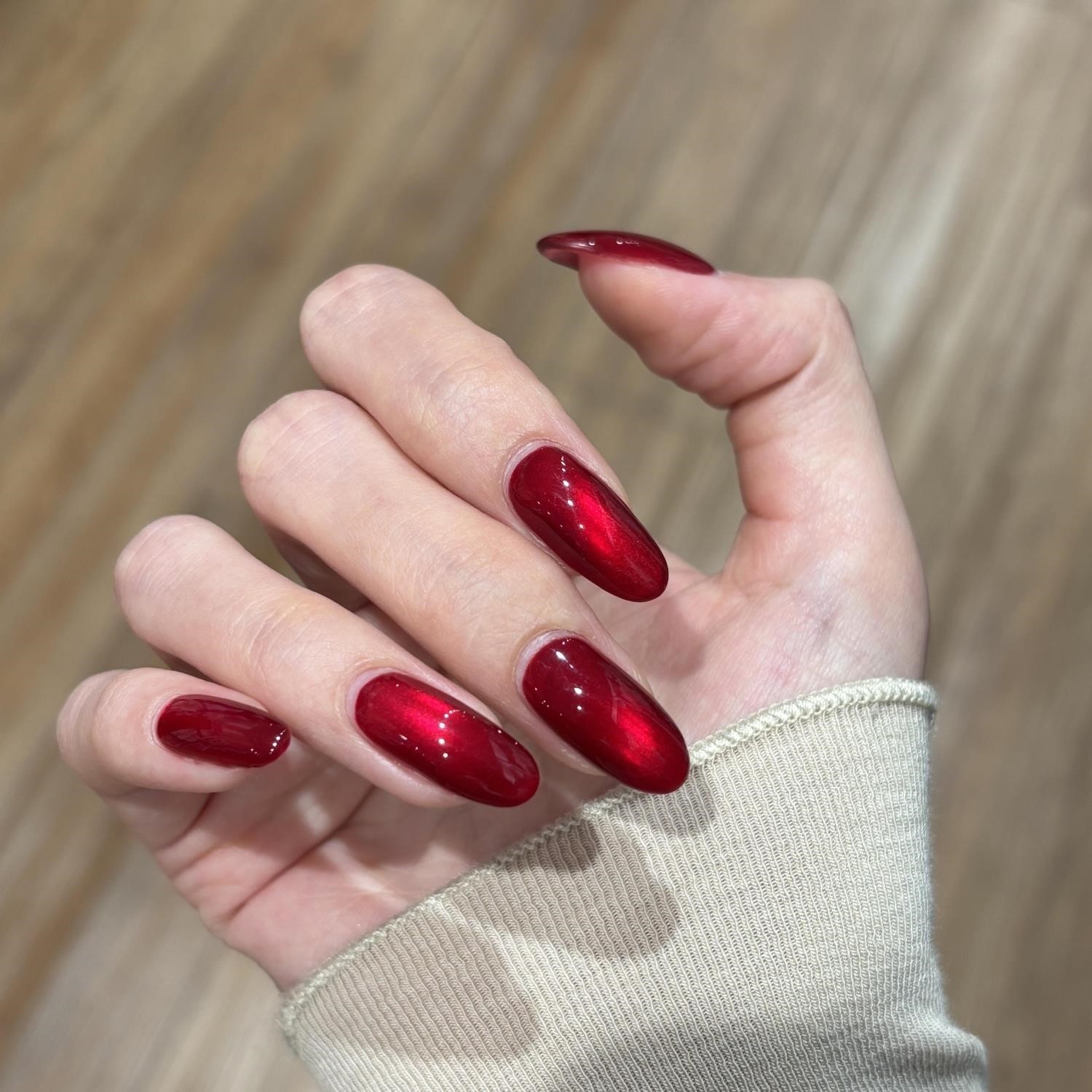 【炽红流光】浓郁红玻璃珠猫眼美甲短款显白新年红手工穿戴甲婚甲,彩妆/香水/美妆工具,穿戴甲/甲片,淘宝优惠券,粉丝福利购,淘宝优惠卷