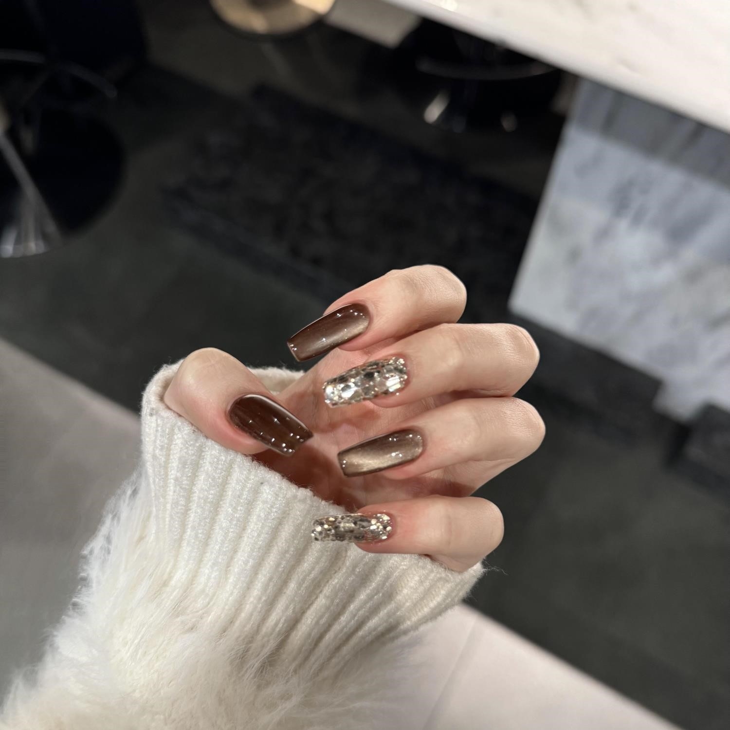 富家千金手工定制穿戴甲高级美拉德棕色猫眼爆闪亮片显白新娘孕妇