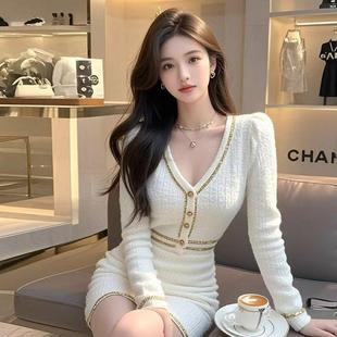 高级感气质名媛V领白色连衣裙2024新款miu系千金感收腰显瘦包臀裙