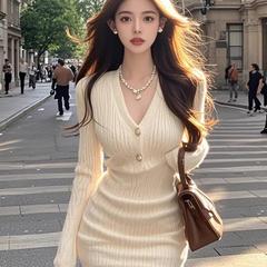 性感显瘦气质针织连衣裙女秋冬季新款纯欲风V领长袖短款包臀裙子