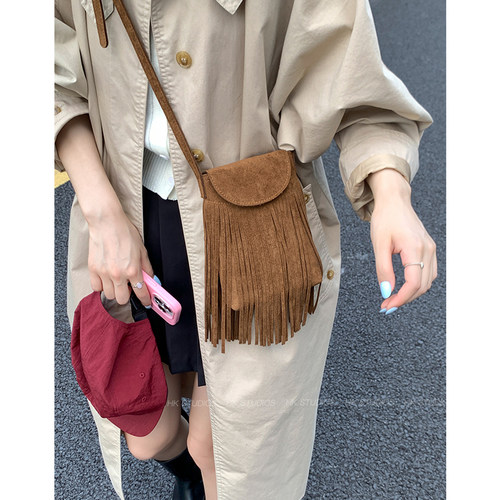 废土牛仔风斜挎小包包女式2025新款美拉德棕色波西米亚复古流苏包