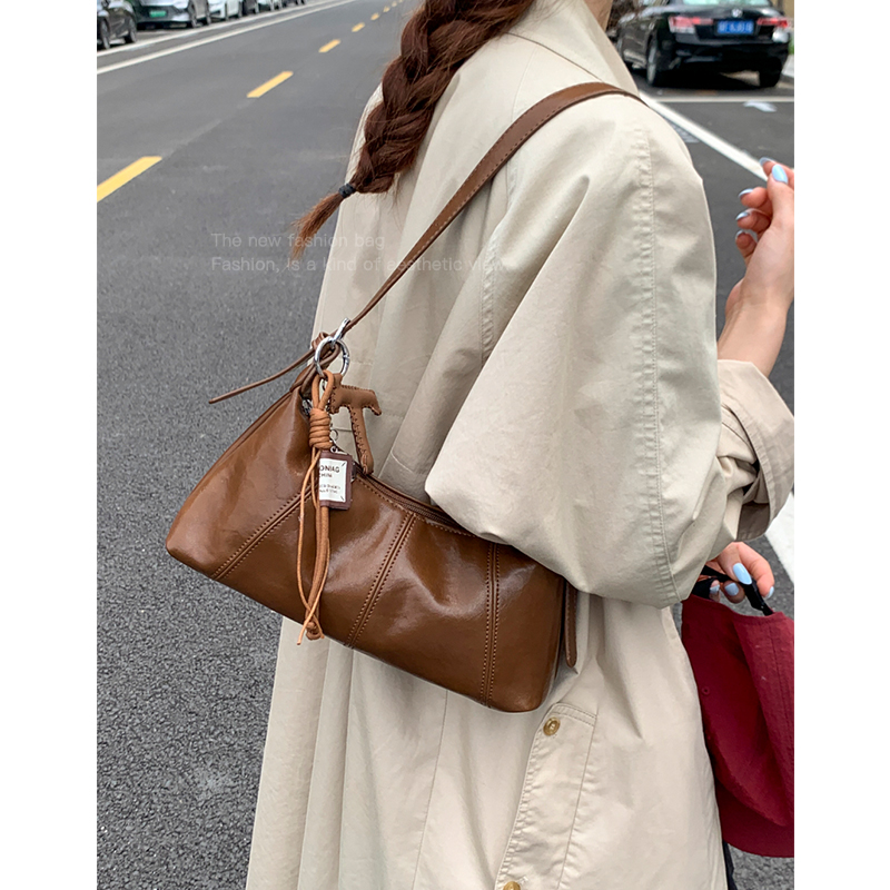 小众棕色腋下包包女2025新款秋冬单肩托特包韩系复古高级感斜挎包