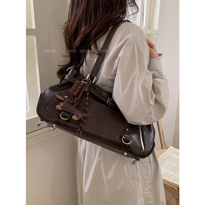 高级感复古机车腋下包包女式2025新款秋冬单肩包大容量通勤托特包