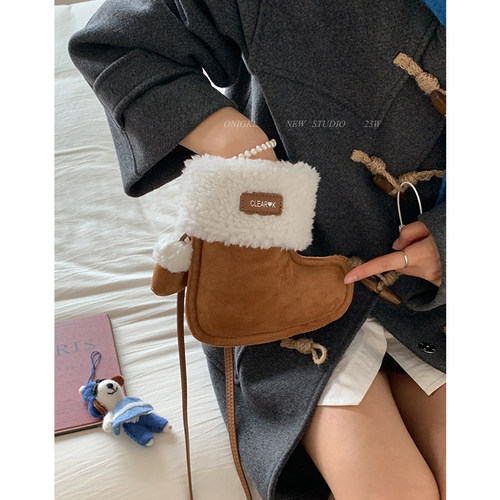 秋冬可爱毛绒包包女2025新款毛茸茸斜挎包小众设计休闲超火袜子包