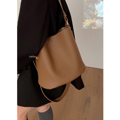 lena/黛莲娜大容量通勤水桶包