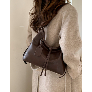 美拉德复古水桶包包女式 秋冬单肩包大容量通勤腋下托特包 2025新款