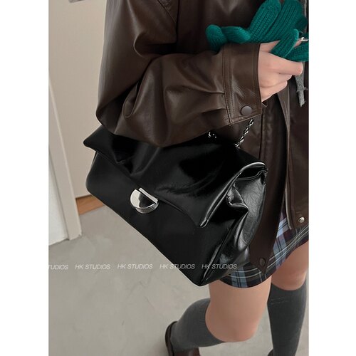 小众质感链条腋下流浪包