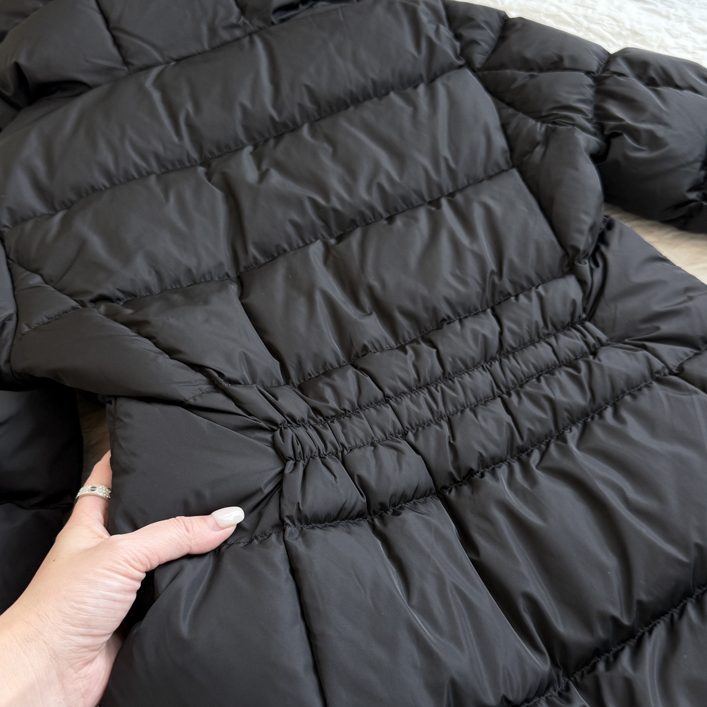 Av*ce连帽短款收腰显瘦羽绒服女