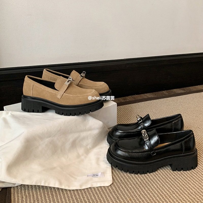 真皮厚底锁扣懒人乐福女鞋