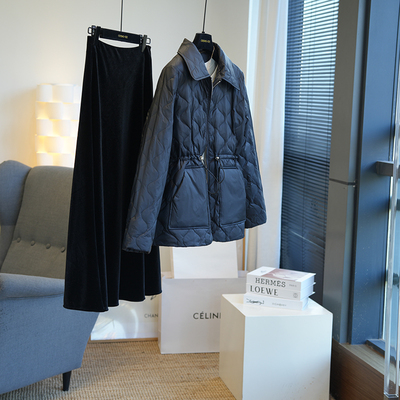 虫小小白鸭绒短款翻领收腰羽绒服