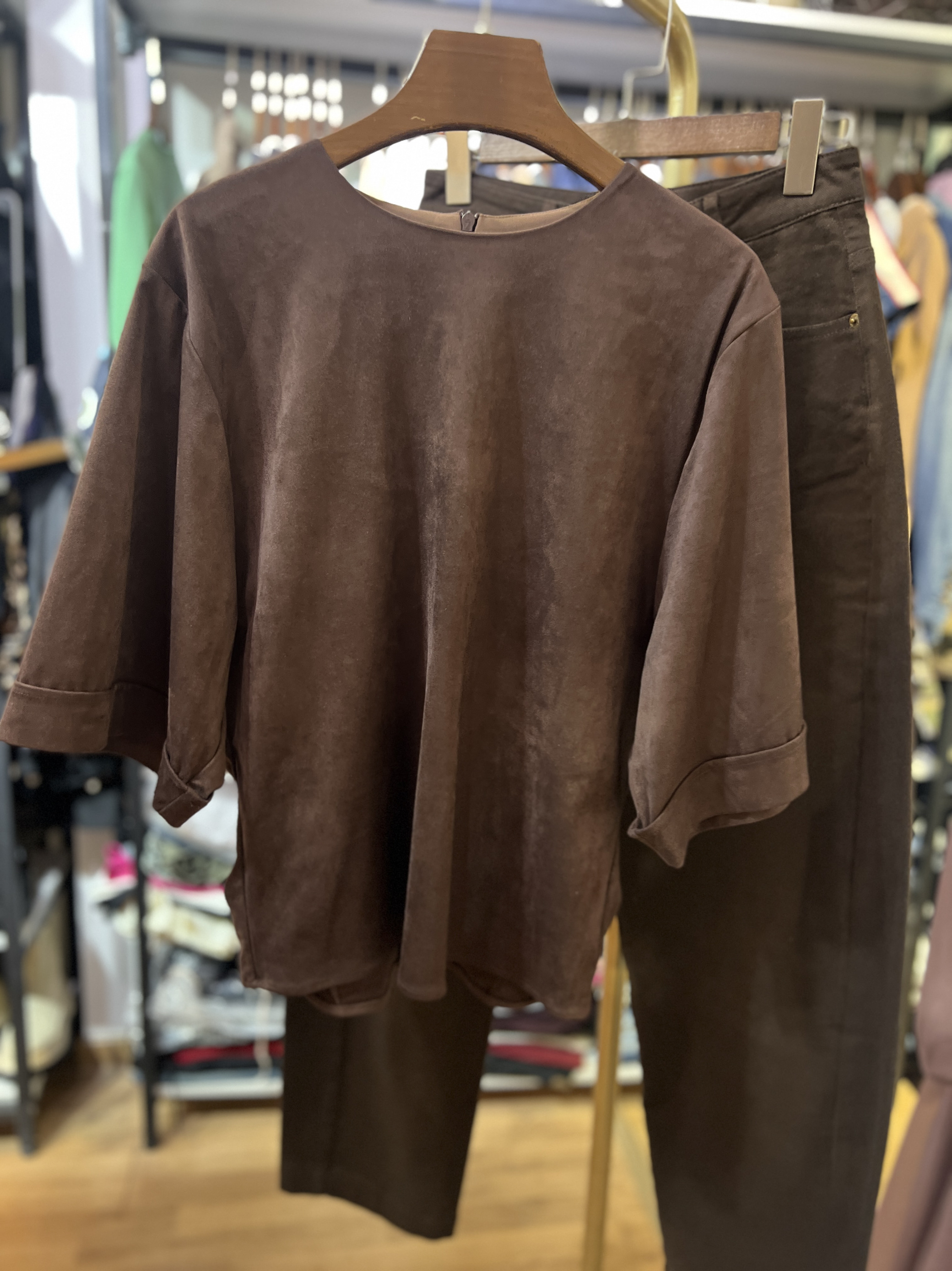 欧货原创设计2025新款韩版宽松休闲百搭圆领上衣蝙蝠袖小衫鹿皮