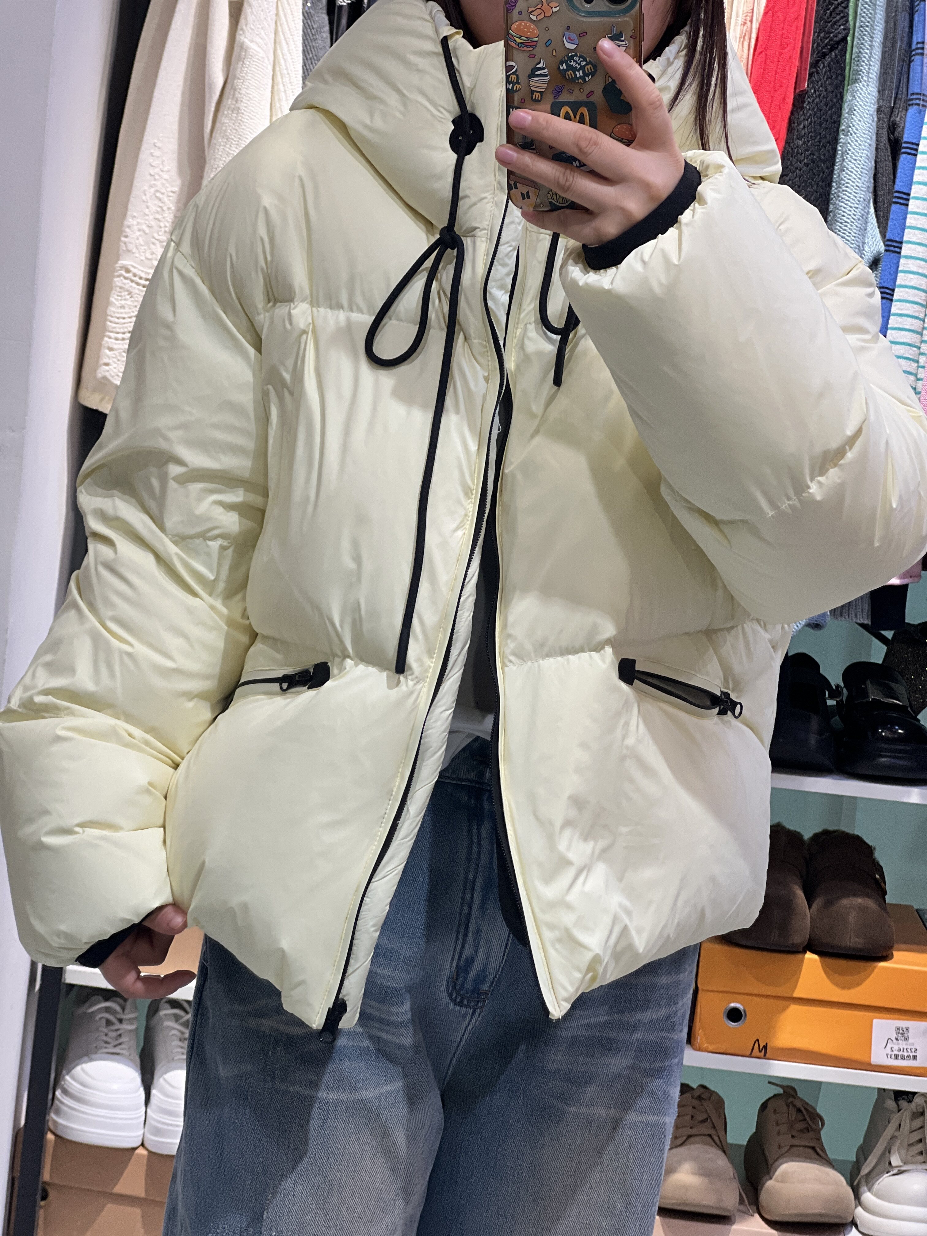 轻奢欧货原创设计宽松百搭连帽短款茧型鹅黄色鹅绒羽绒服女外套