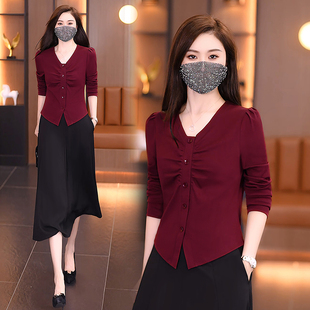 不规则长袖t恤女春款2026年新款时尚洋气小衫修身显瘦V领褶皱上衣