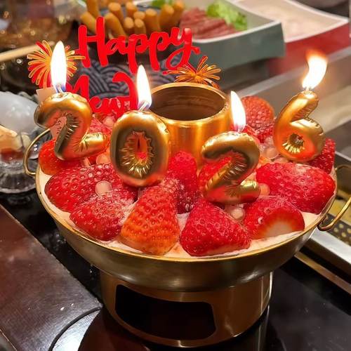 2026跨年新年草莓火锅蛋糕装饰元旦金色气球数字蜡烛礼花甜品插件