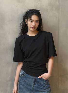 LEDIM WANG宽肩T型收腰T恤女黑色棉质亲肤短袖上衣2026春夏新款