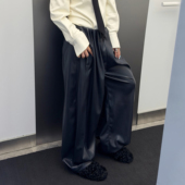 WANG白标 慵懒垂感气球皮裤 女藏青色宽松阔腿长裤 LEDIM 25冬新款