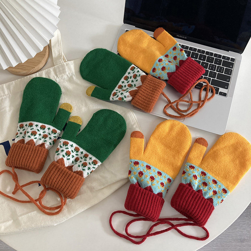 手套女冬季 新款保暖碎花撞色可触屏连指防寒骑行ins学生挂脖可爱