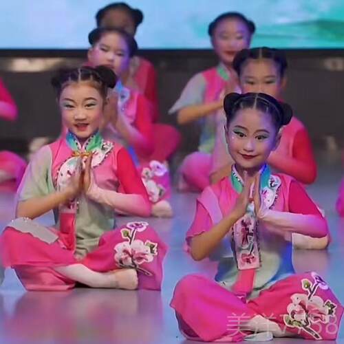 高档儿童古典舞蹈出服女演童舞扇子舞秧歌服逸中国飘风戏伞蝶舞表