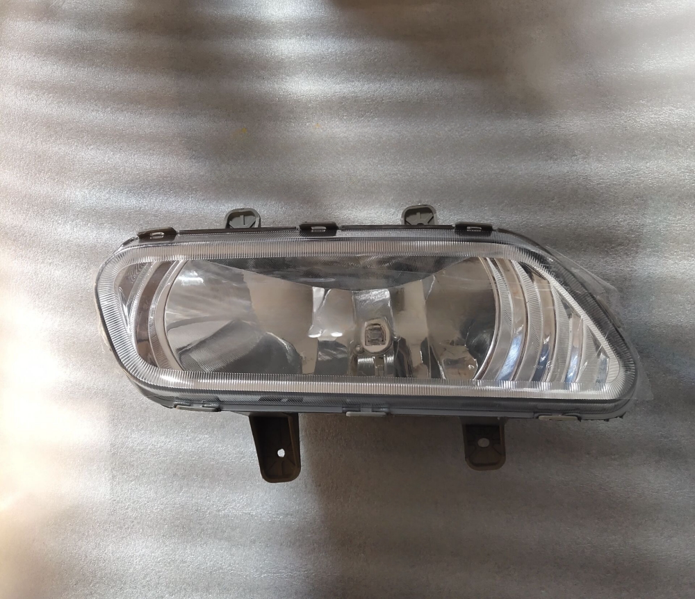 适配于东风天龙vl汽车驾驶室前雾灯天龙商用车保险杠前雾灯防雾灯