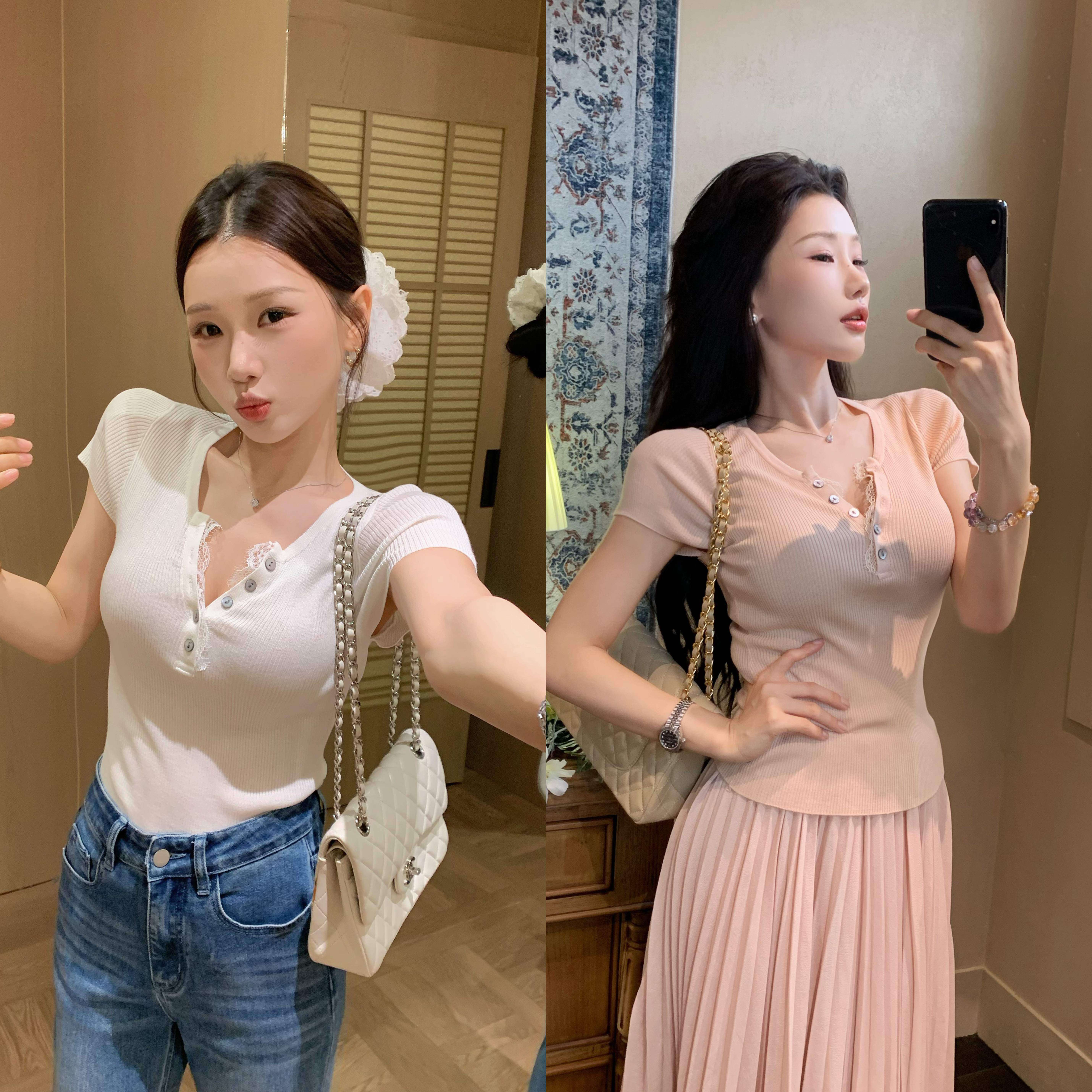 陈六六【少女心事】纯欲修身蕾丝边半开领扣v领夏季针织短袖上衣