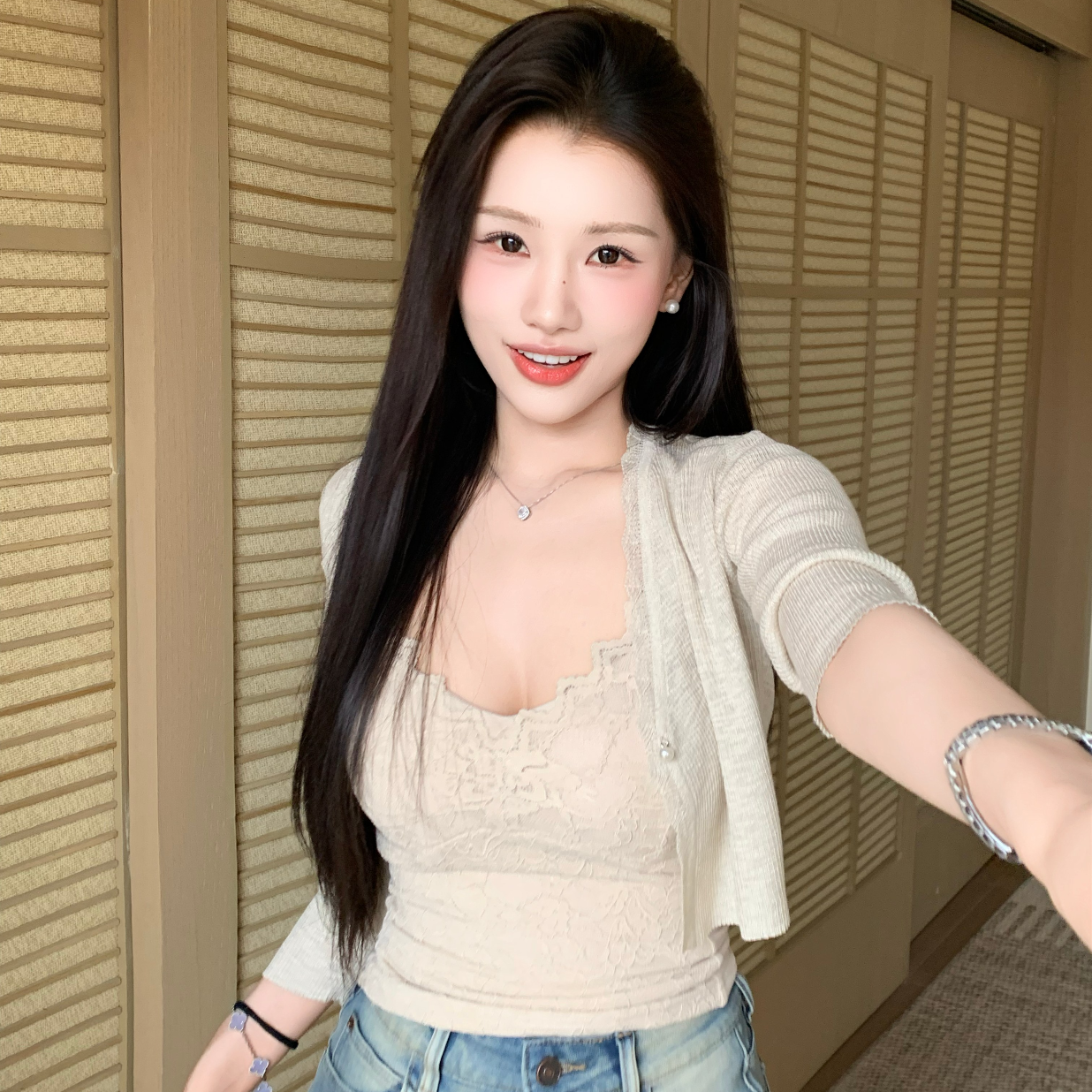 陈六六【美丽心情】纯欲精致气质蕾丝V领带胸垫吊带美背针织开衫