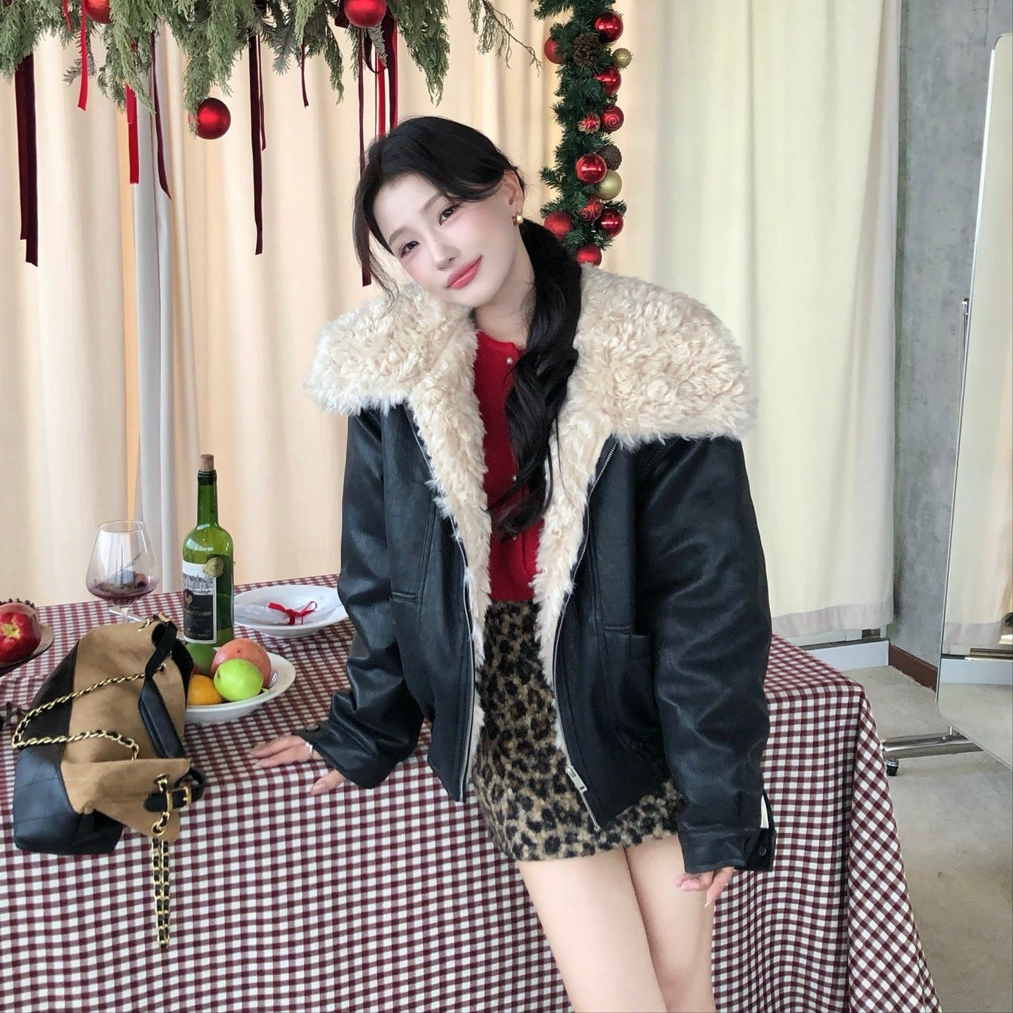 陈六六CHENLIULIU【博主调性】炸街仿羊羔毛领时髦保暖皮衣羽绒服