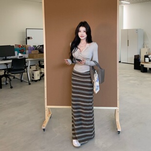 陈六六CHENLIULIU【自在松弛】气质舒适显瘦修身条纹高腰半身裙