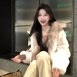陈六六CHENLIULIU 气质氛围感狐狸毛领90白鸭绒羽绒服 璀璨千金