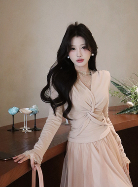 陈六六CHENLIULIU【独占心扉】秋冬法式拼接气质显瘦百搭打底上衣