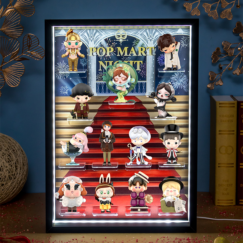 聚光灯下POPMART十三周年展示盒