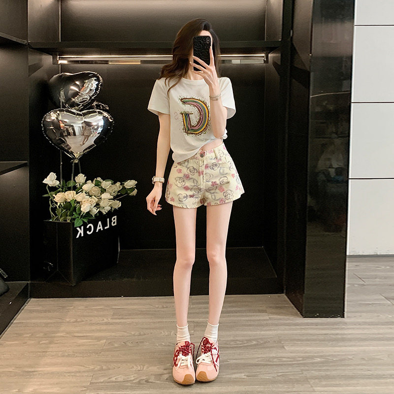 韩版短袖正肩圆领白色T恤女夏季港风时尚牛仔短裤气质休闲两件套