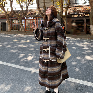现货2025冬新款减龄牛角扣格纹大衣浙宝300/8831/P215控298图片