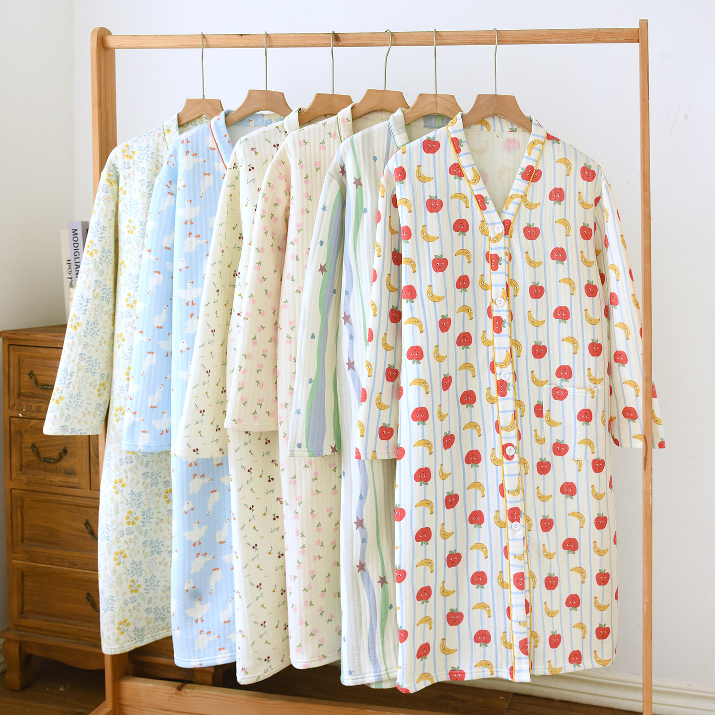 夹棉加厚睡裙春秋冬季卡通印花V领长袖开衫中长款纯棉睡袍空气棉,女士内衣/男士内衣/家居服,睡袍/浴袍,淘宝优惠券,粉丝福利购,淘宝优惠卷