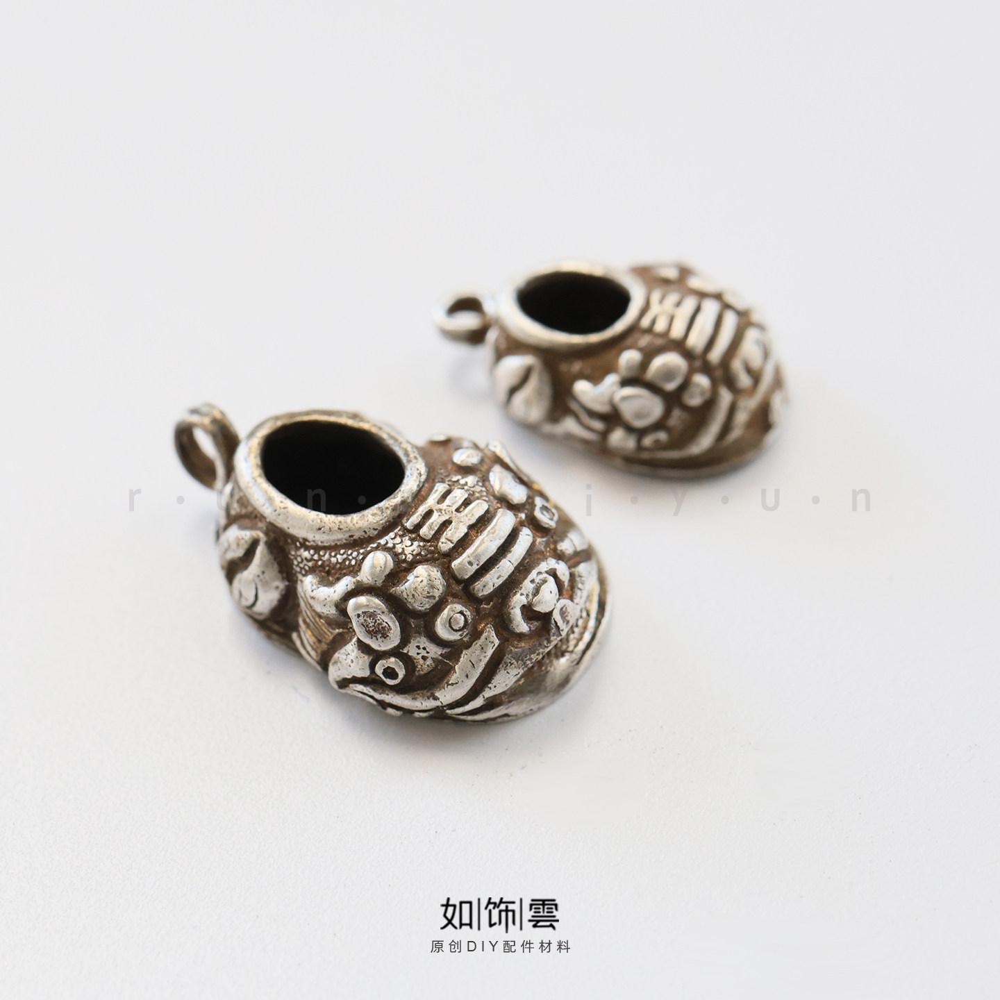 925银手工錾刻可爱虎头鞋吊坠