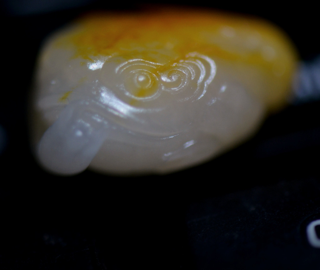 招财金蟾新疆和田白玉籽料金红皮苏派名家作品精品苏州玉雕