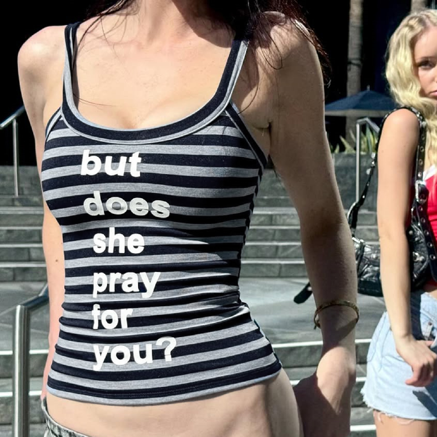 美式辣妹字母条纹吊带收腰上衣女