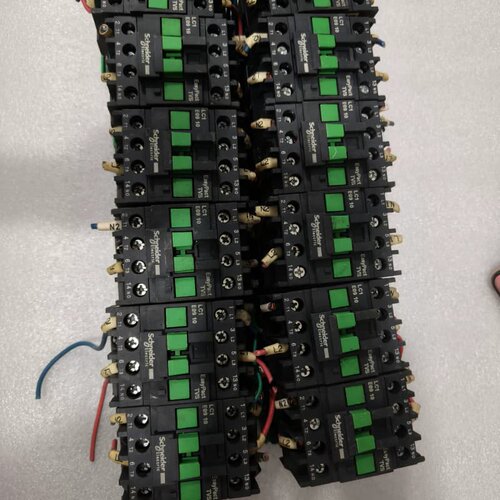 议价施耐德接触器LC1E0910，拆机件，实物拍摄，成色还可以，维修