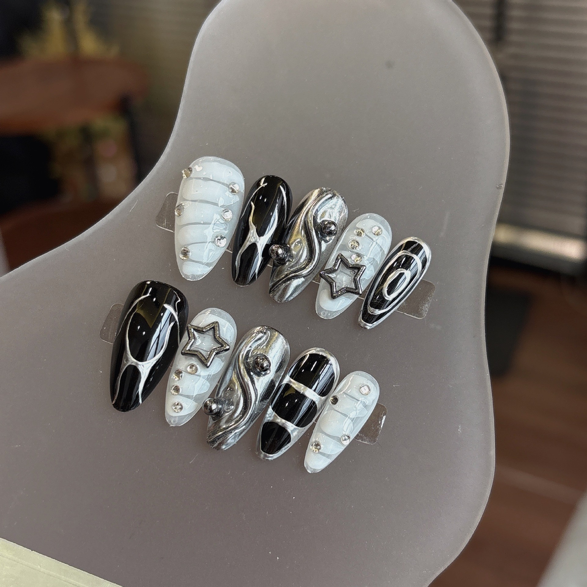 纯手工黑色星星高级金属感暗黑钢珠鳄鱼纹晕染杏仁涩谷辣妹美甲,彩妆/香水/美妆工具,穿戴甲/甲片,淘宝优惠券,粉丝福利购,淘宝优惠卷