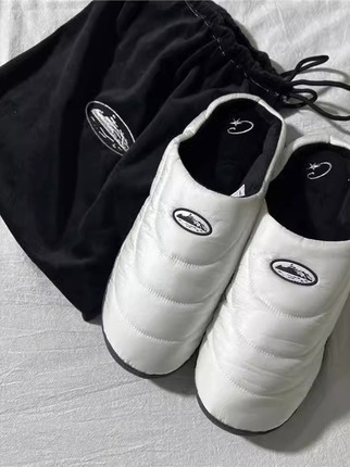 Corteiz Comfortable Slip-On Clogs with Closed Toe, Wear-Resistant Rubber, Unisex, Hip-Hop Street Style, Celebrity Style